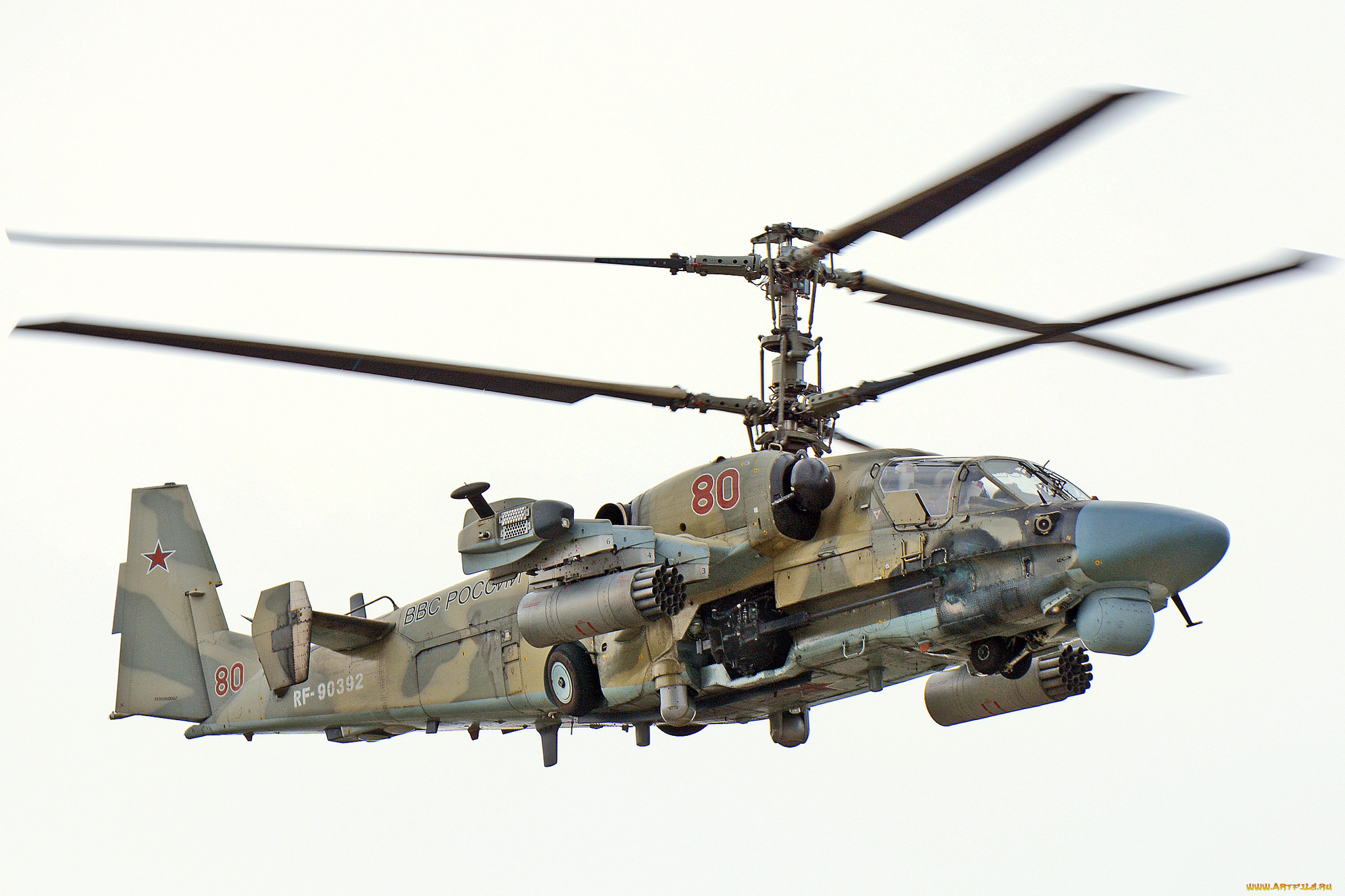 Военный вертолет фото на белом фоне